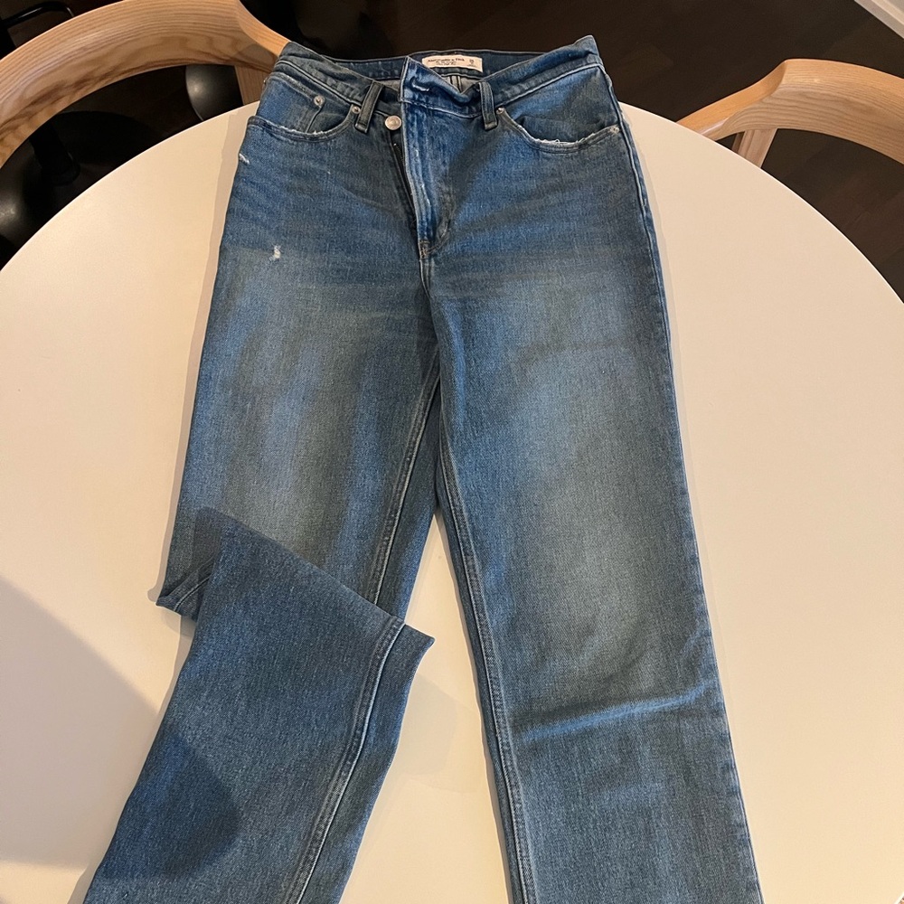 Abercrombie - Ultra high rise straight leg jean (medium wash) and extra long
